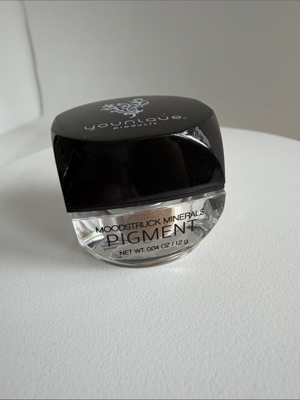 Younique Moodstruck Minerals Shimmer Pigment- DARING